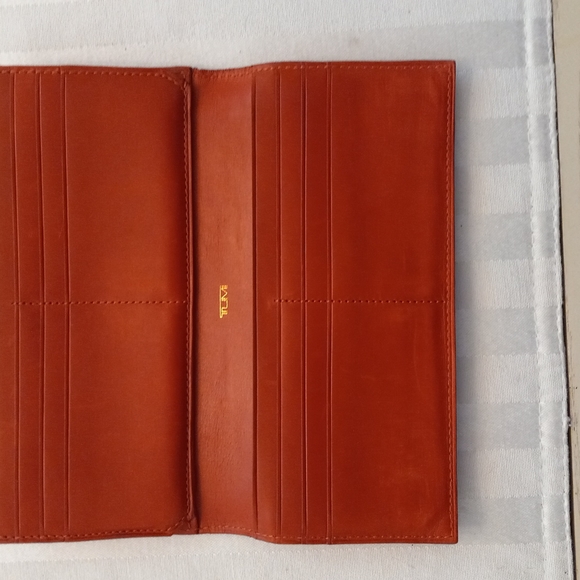 Tumi Soft Leather Women's Wallet (Clutch) - Picture 4 of 13